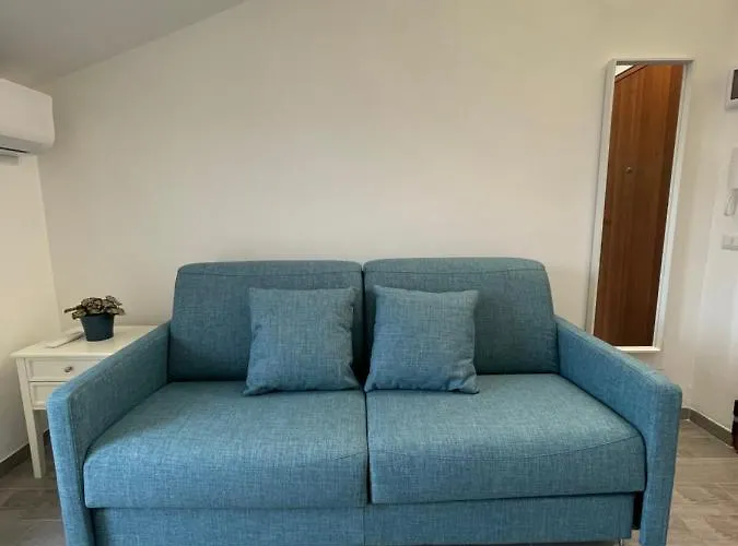 Minu, The Tiny House! * Рим