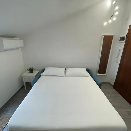 Minu, The Tiny House! * Rome